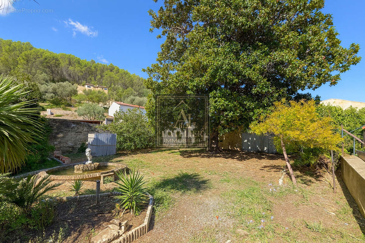 Maison à SOLLIES-TOUCAS