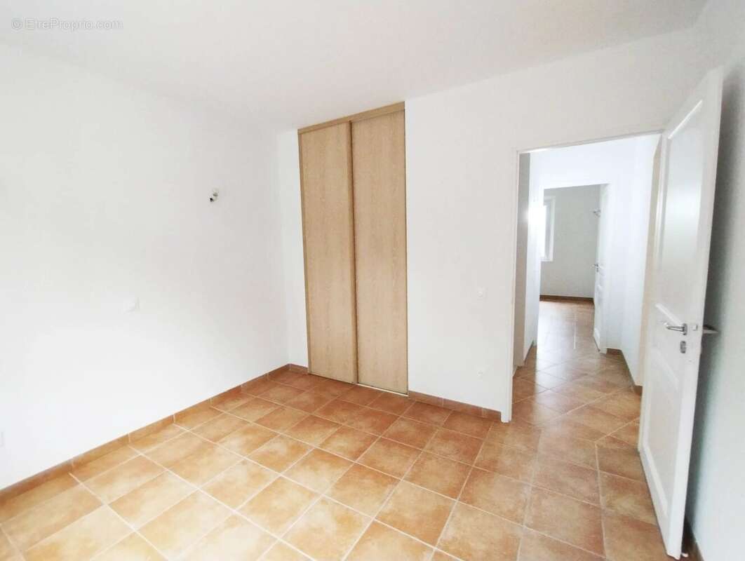 Maison à ROQUEBRUNE-SUR-ARGENS