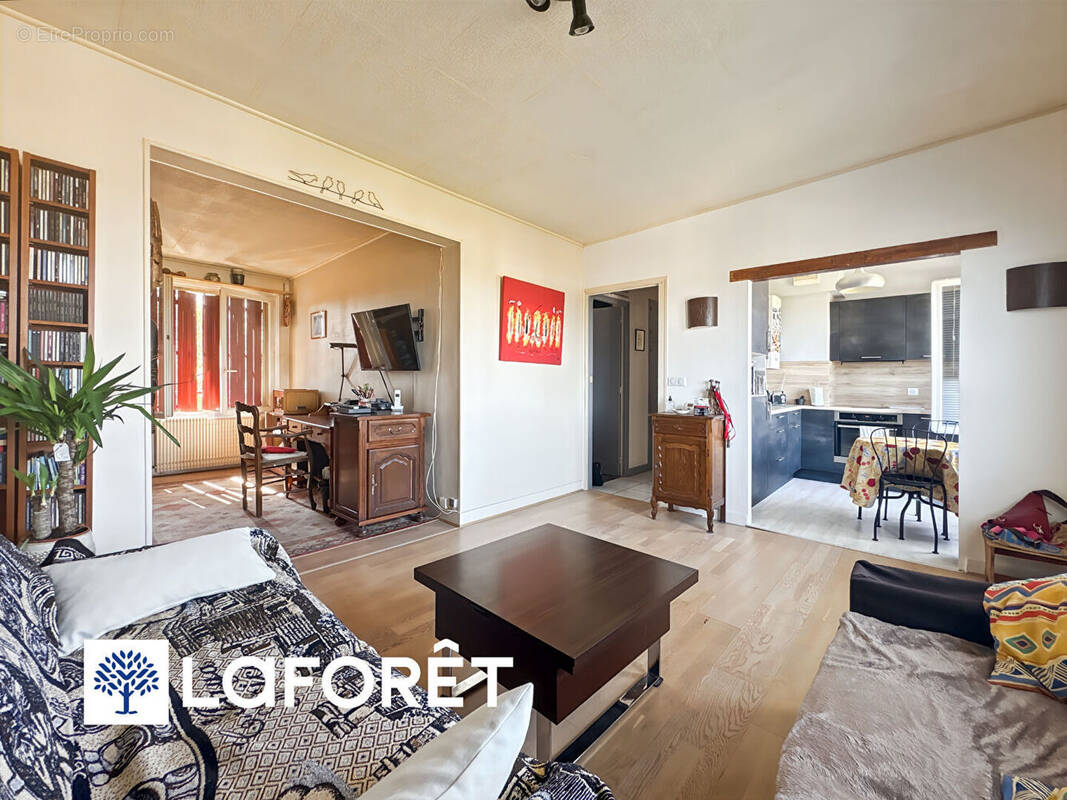 Appartement à SAINTE-GENEVIEVE-DES-BOIS