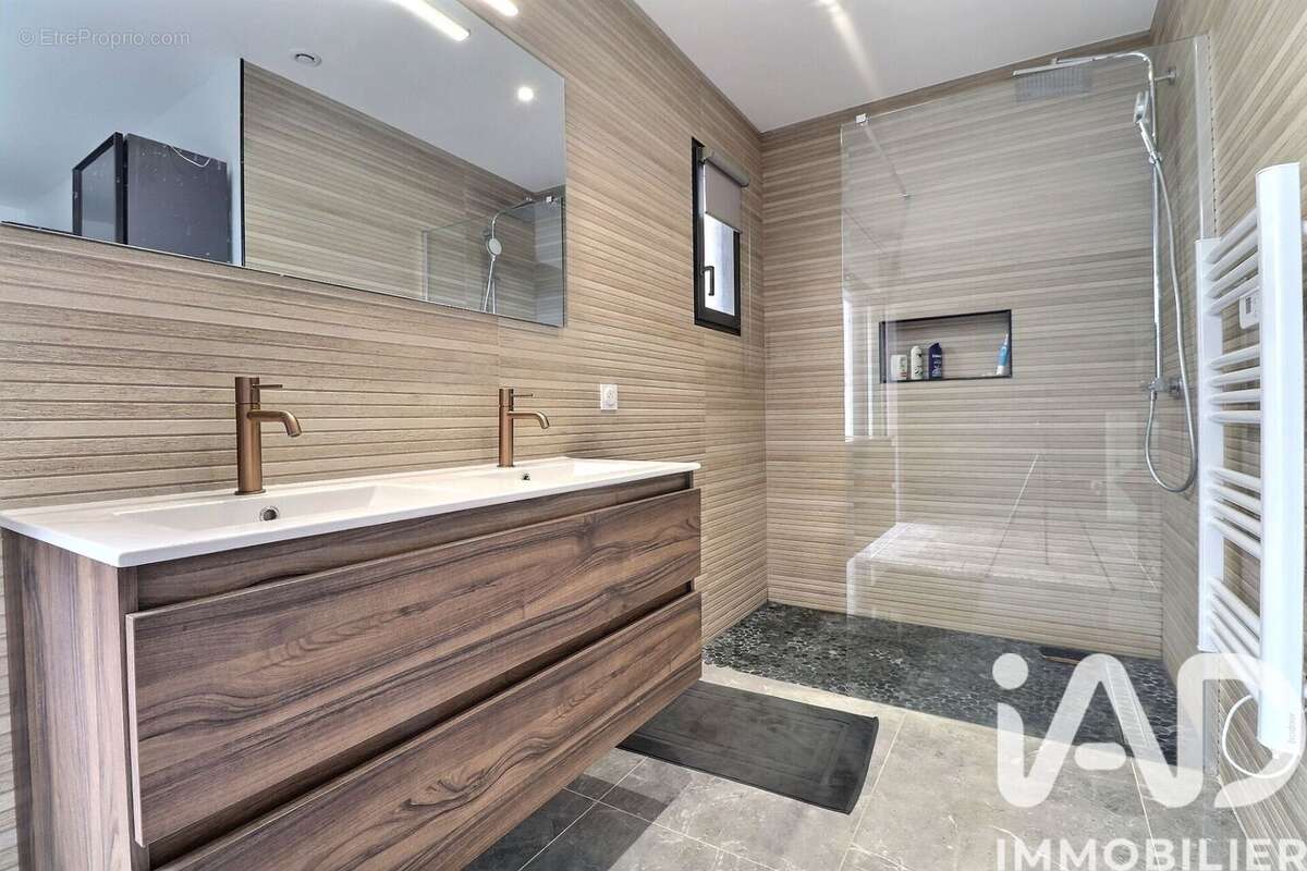 Maison 143 m² à Claira  - photo 8