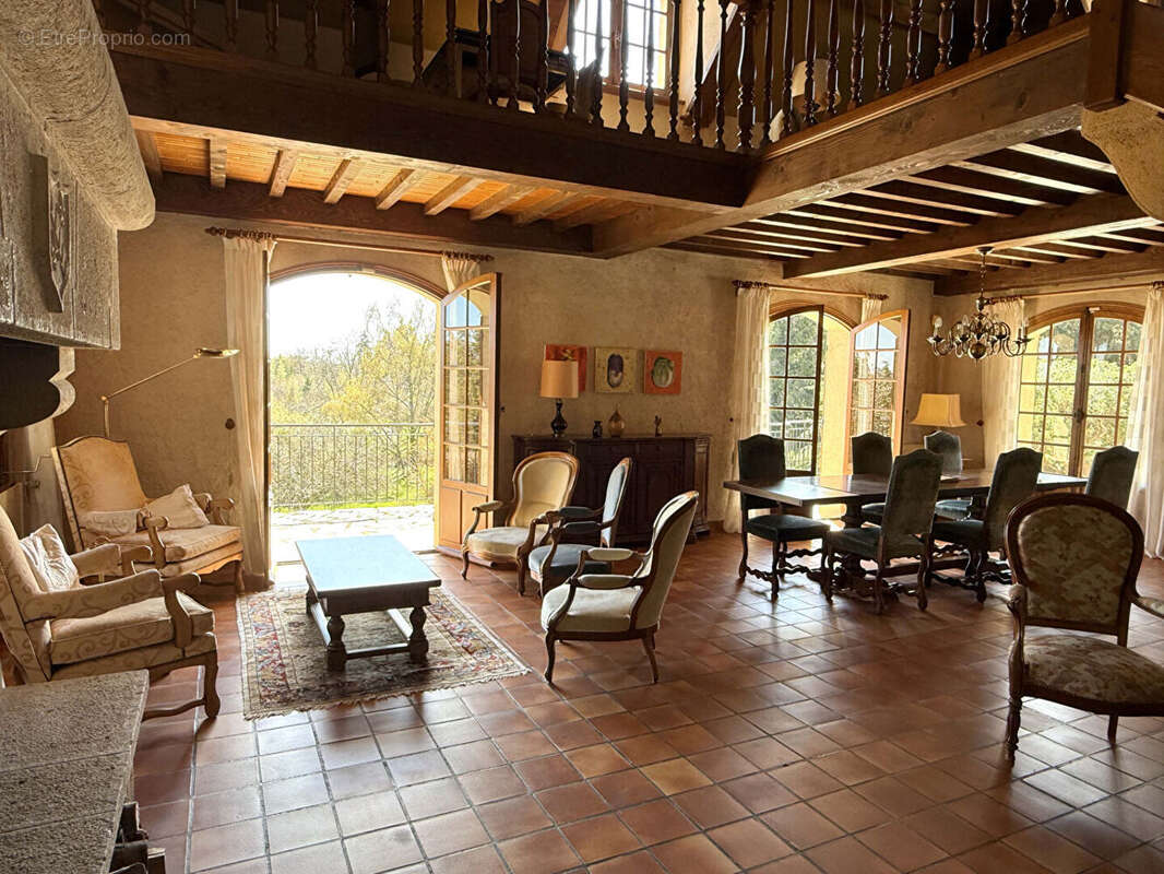 Maison à SAINT-GENES-CHAMPANELLE