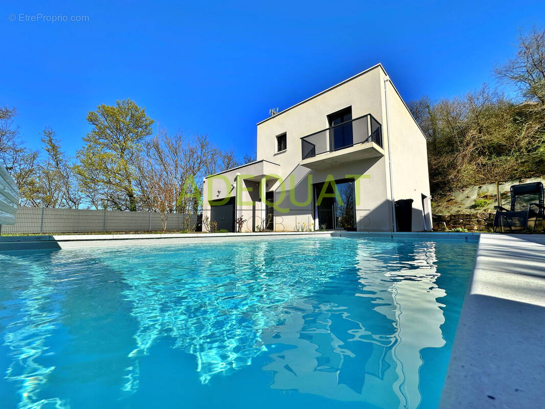 ISLE D'ABEAU EN EXCLU - VILLA T5 avec garage attenant et piscine - photo 1