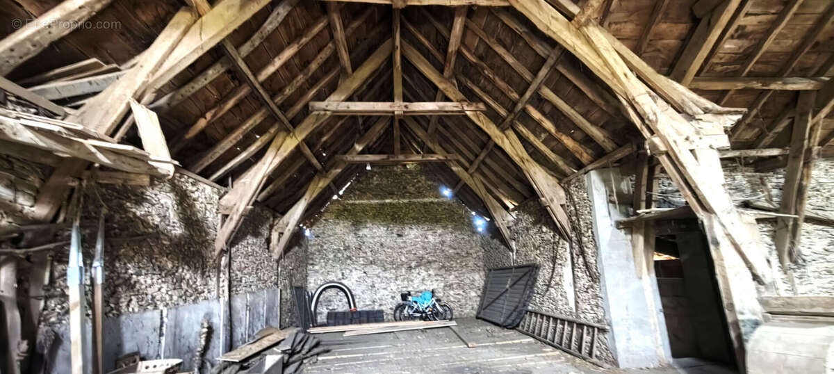 Corps de ferme avec maison+ grange et terrain 1.6Ha - photo 16