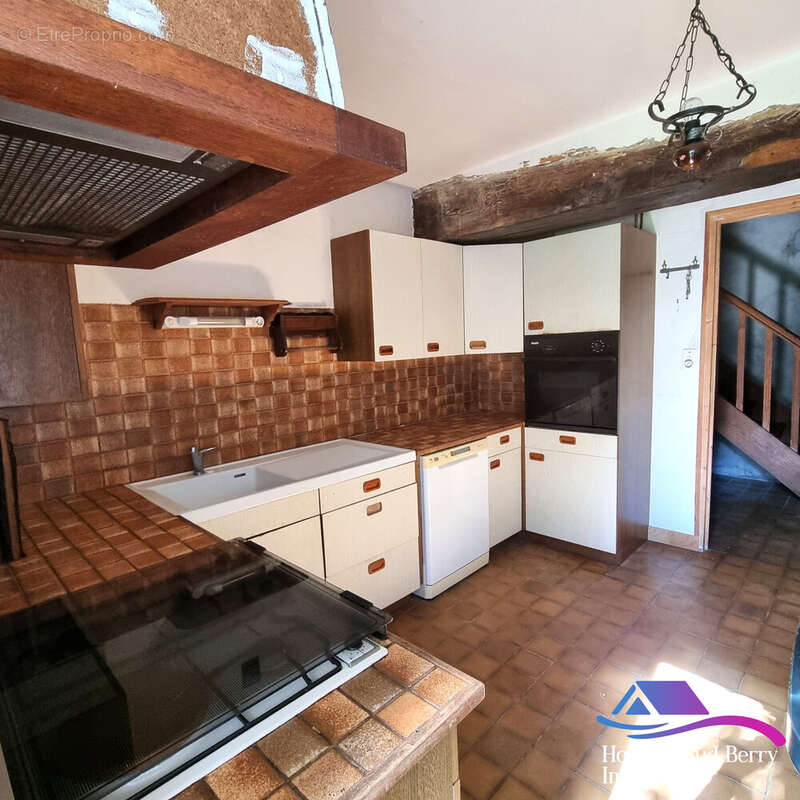 cuisine avec accès jardin - Maison à CROZON-SUR-VAUVRE