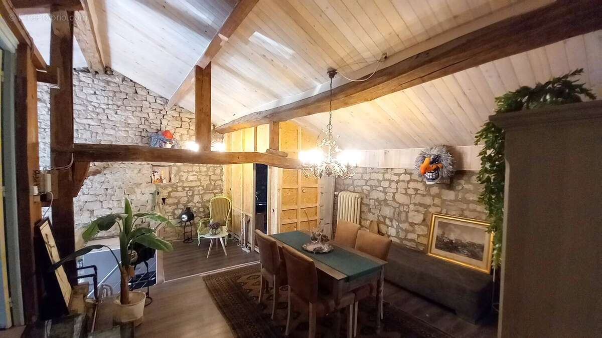 Maison à REGNEVELLE