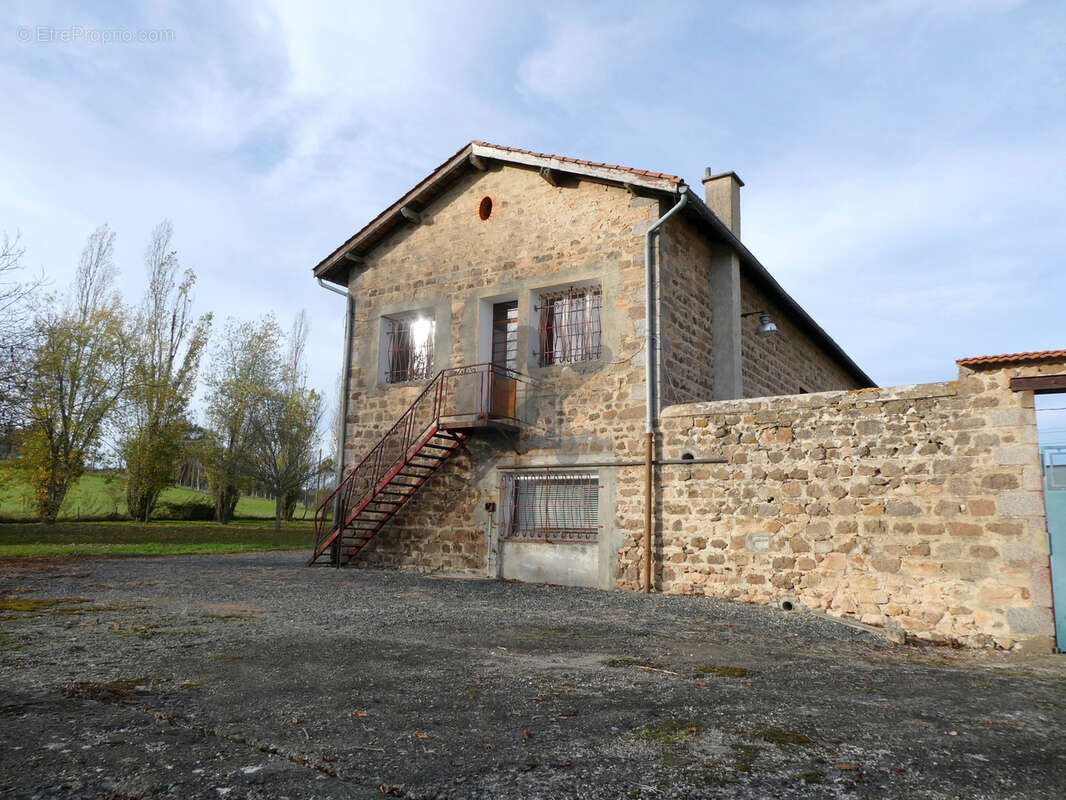 Maison à SAINT-LAURENT-DE-CHAMOUSSET