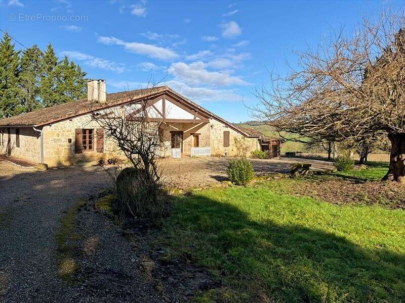 Maison à SAINTE-MERE