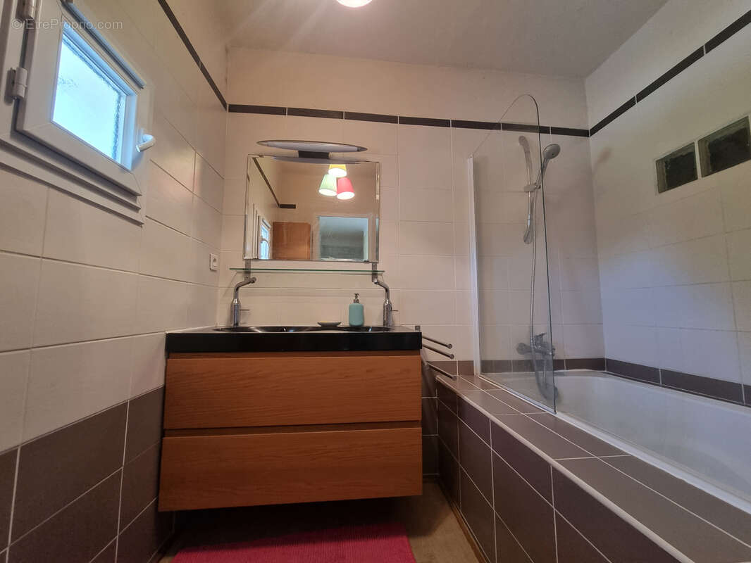 Maison à ARTIGNOSC-SUR-VERDON