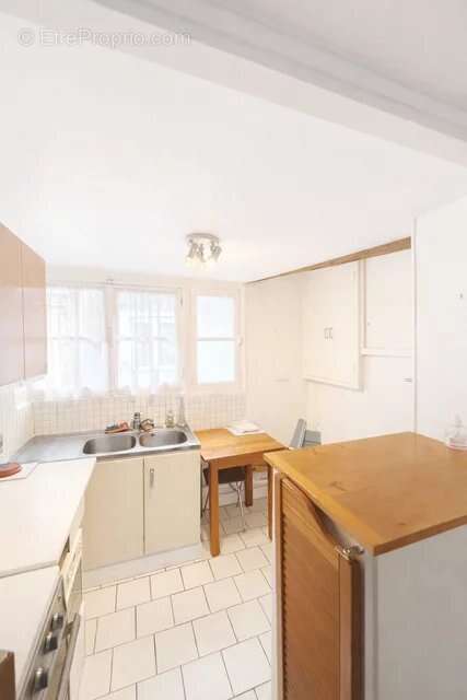 Appartement à PARIS-1E