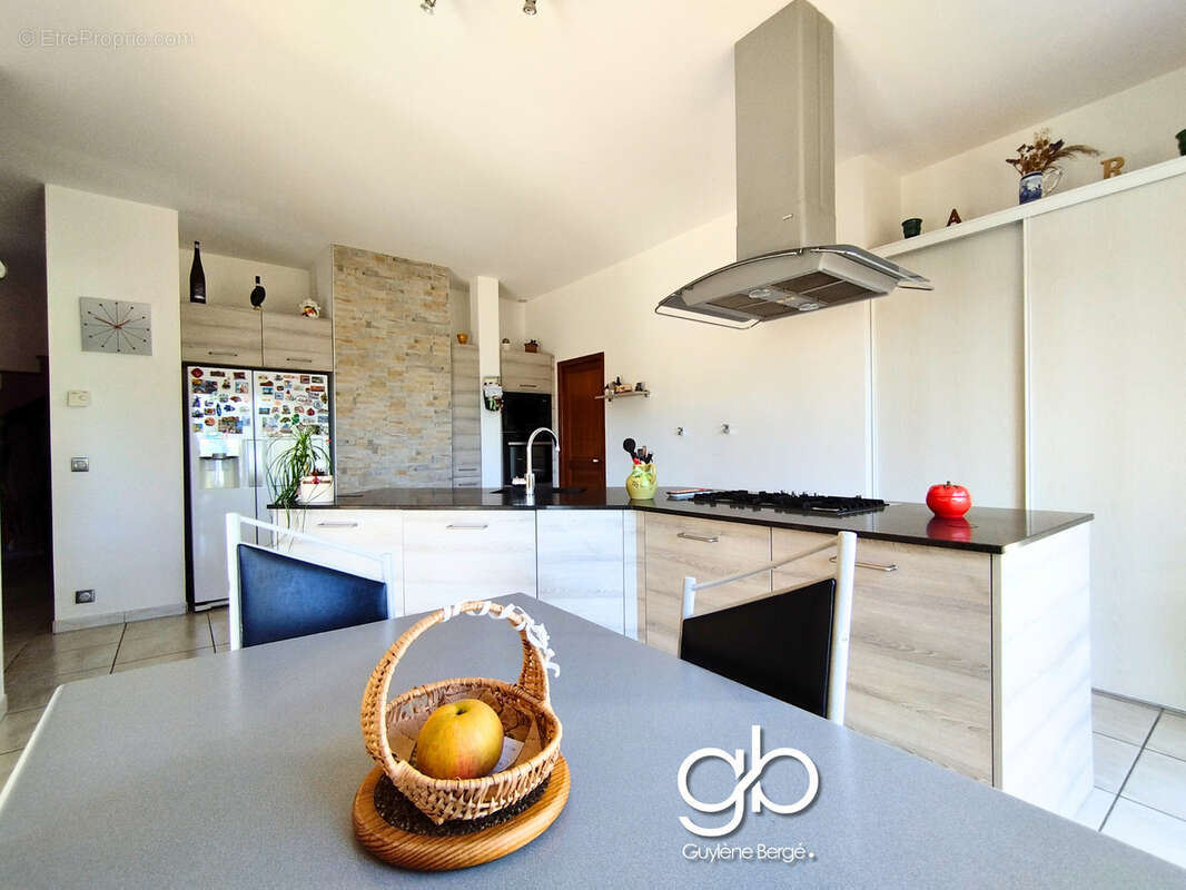 Villa traditionnelle 192 m2 avec jardin fruitier et pool house en bois - - photo 6
