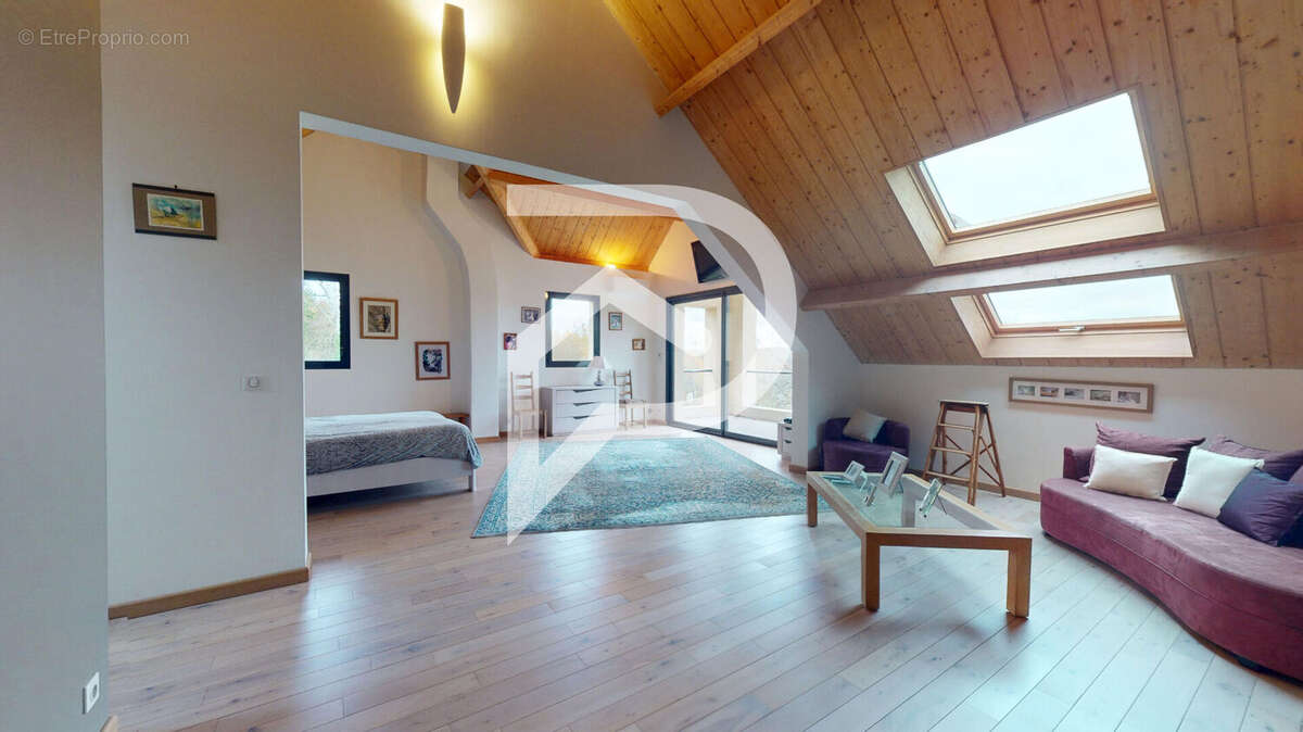 Maison à LE VAL-SAINT-GERMAIN