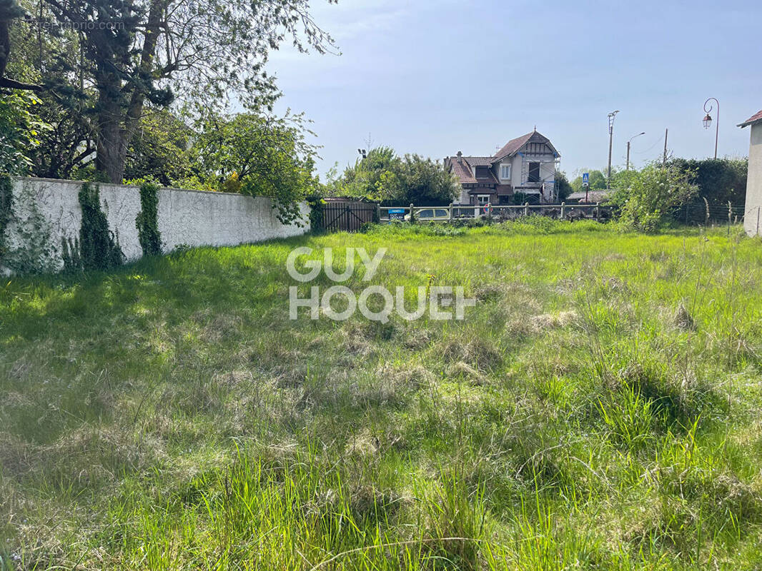 Terrain à EZY-SUR-EURE