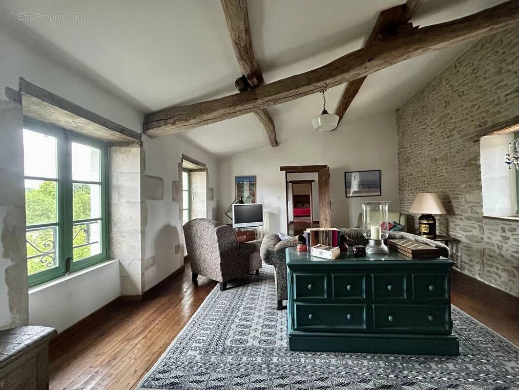Elégante maison de ville de 3/4 chambres avec jardin de cour privé et petit verger. - photo 3