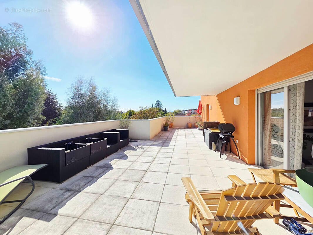 Appartement à RILLIEUX-LA-PAPE