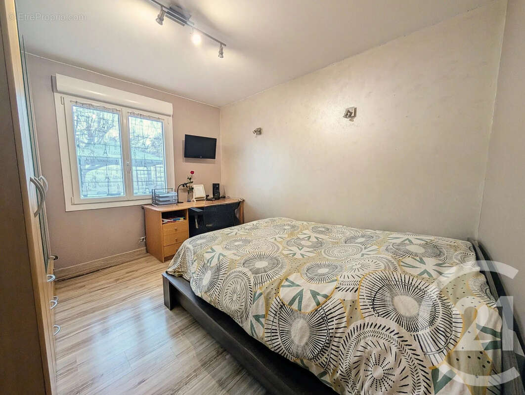 Maison à MONCETZ-LONGEVAS