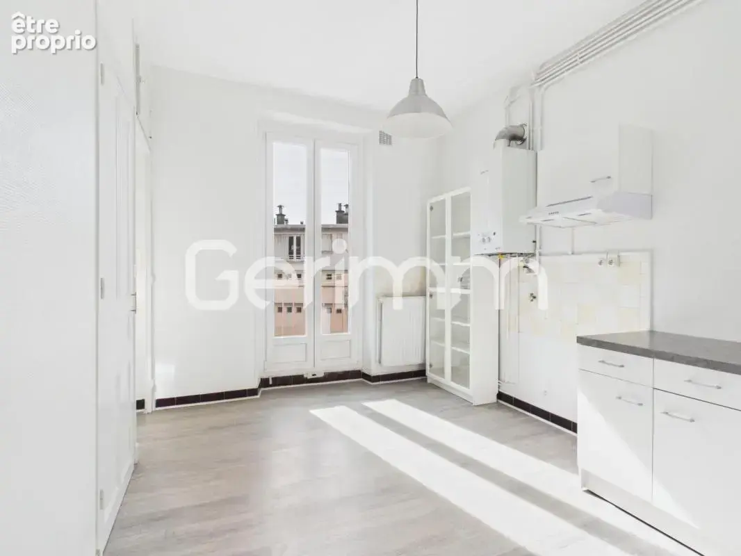 Vente - Appartement - 2 pièces + cuisine - 52 m² - 147 000 € - - photo 3