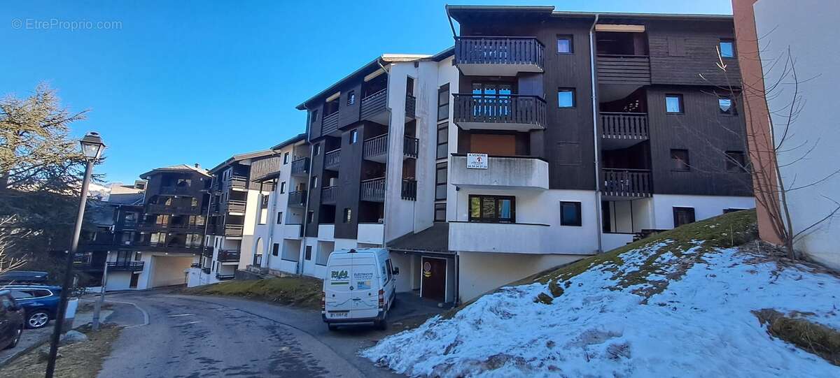 Appartement à MORILLON