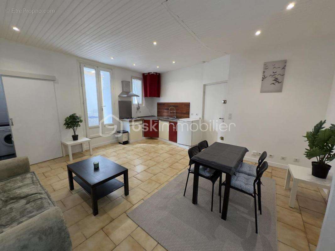 Appartement à MARSEILLE-5E
