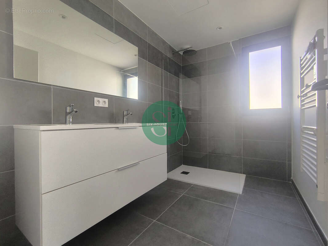 Appartement à SIX-FOURS-LES-PLAGES