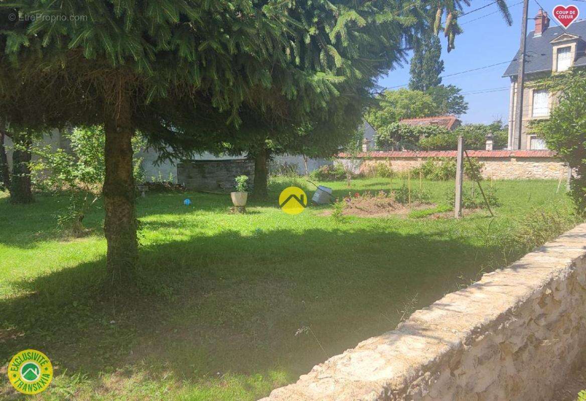 Maison à LA GUERCHE-SUR-L'AUBOIS