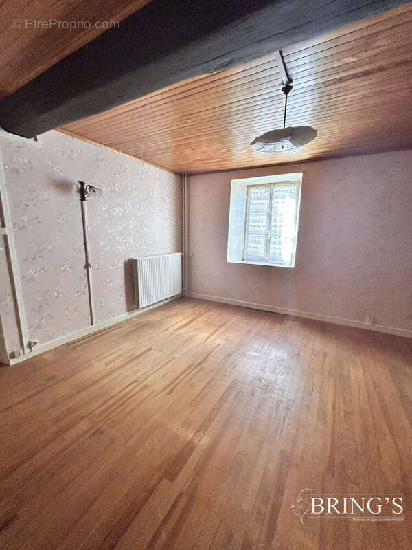 Maison à MONTFERRAT