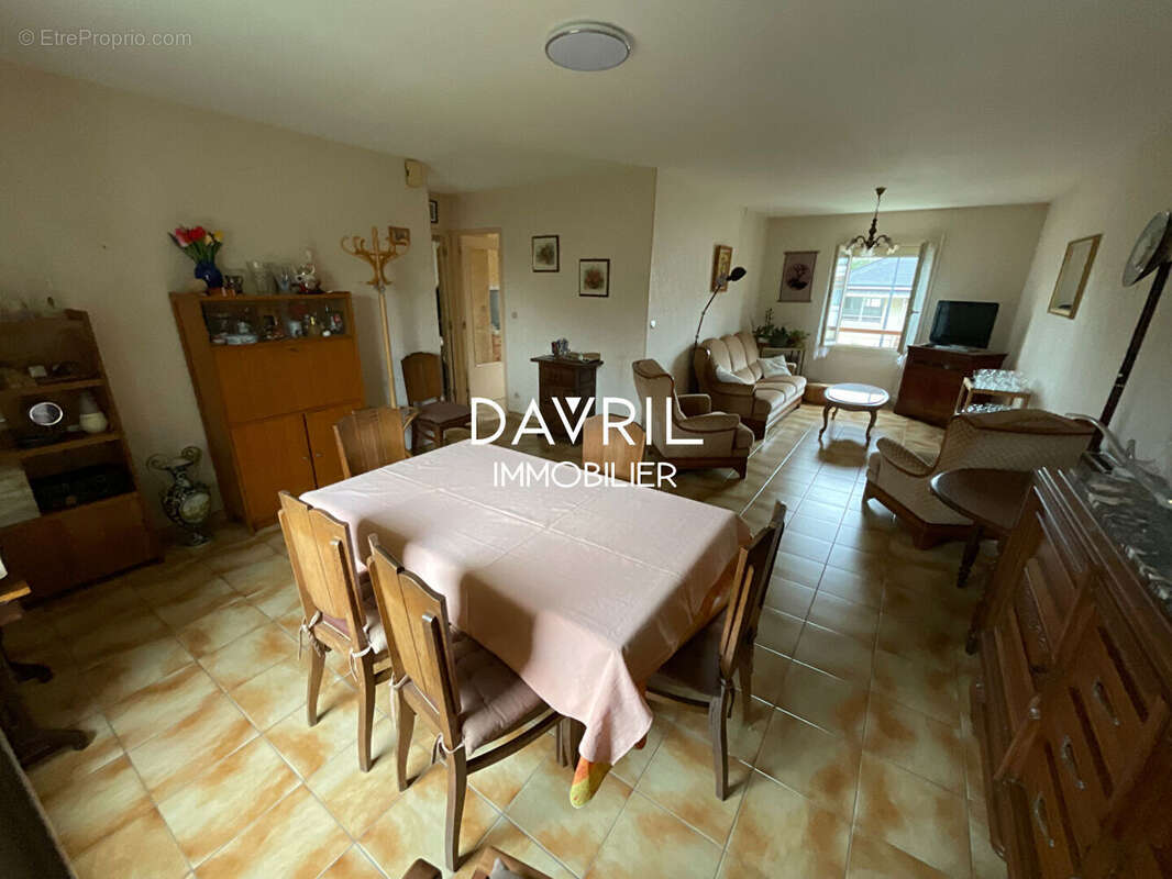 Maison à MAURECOURT