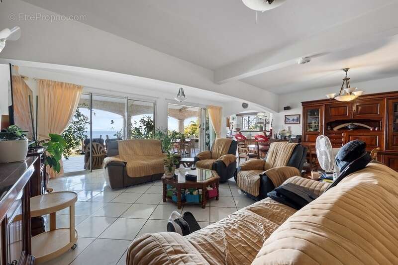 À vendre – villa d’exception avec vue panoramique sur mer et port – saint-gilles les bains - photo 10