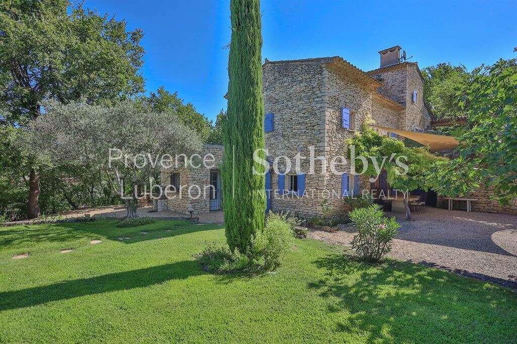 Propriété de charme avec vues sur Gordes, au cœur d’un écrin naturel - photo 4