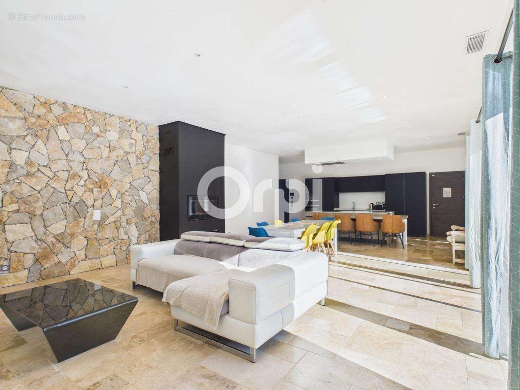 Maison à MONTAUROUX