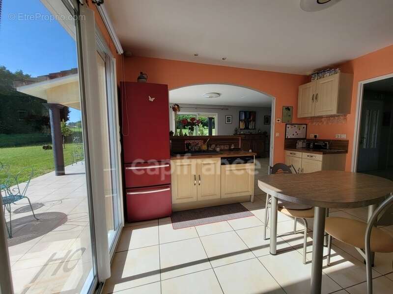 Plain-pied 3 chambres · Piscine au sel · Chauffage au sol - photo 9