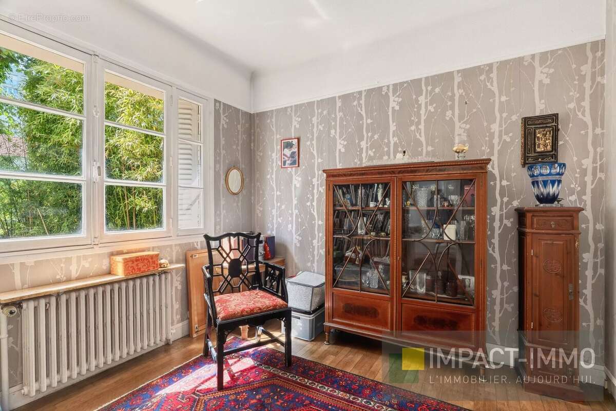 Maison à SURESNES