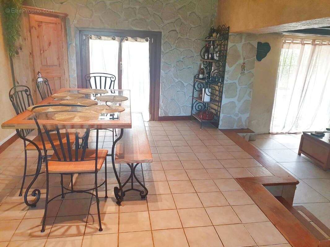 Maison à VETRAZ-MONTHOUX