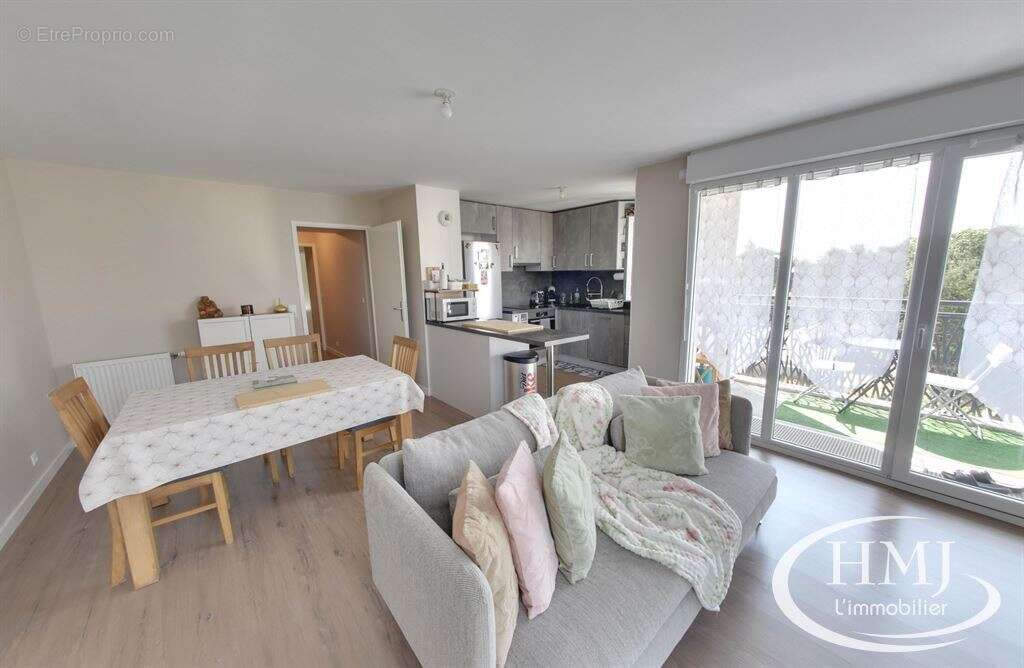 Appartement 79 m² à Courcouronnes  - photo 2