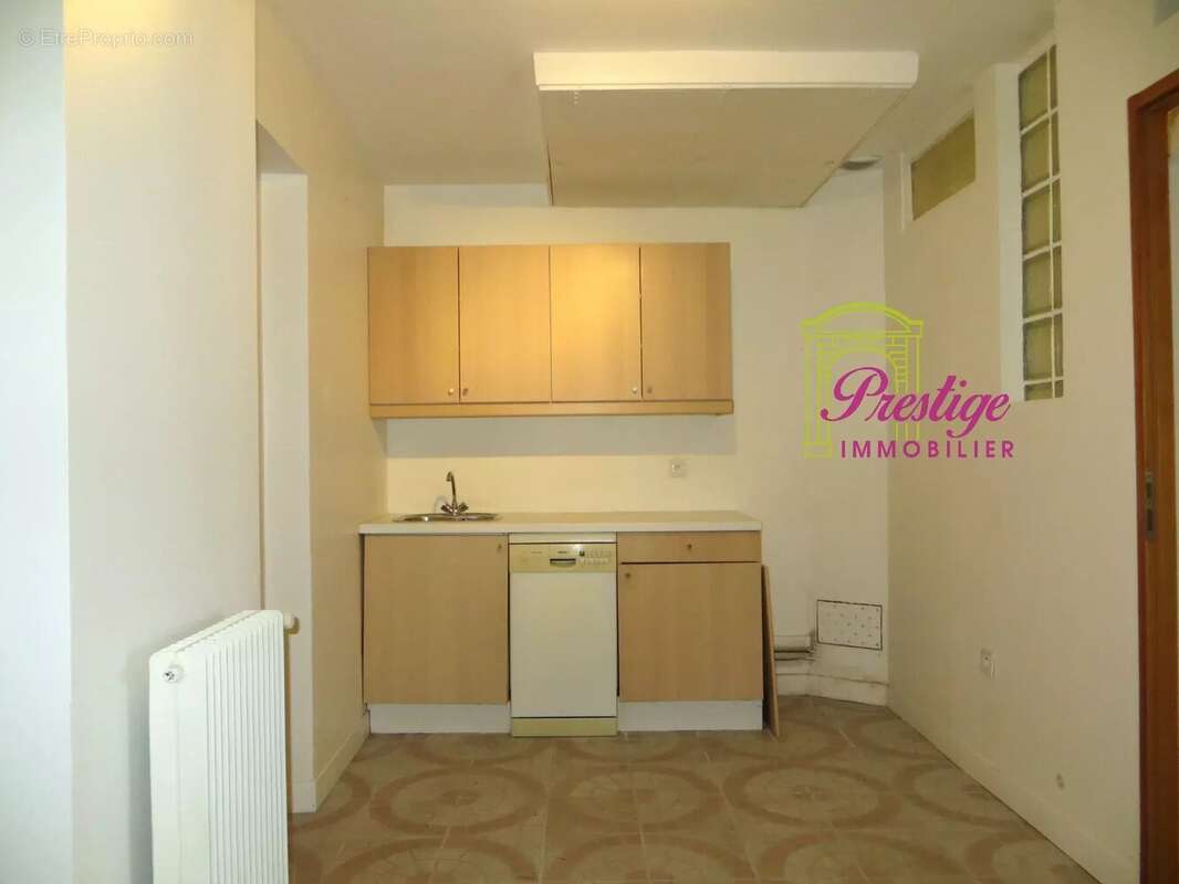 Commerce à LE MESNIL-LE-ROI