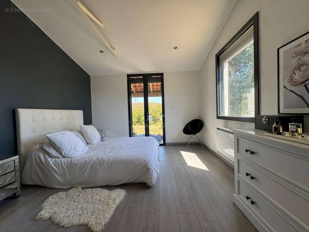 Maison familiale plain-pied: 3 chambres, terrain de 1 300 m², centre de Saint-Yzan-de-Soudiac - photo 15