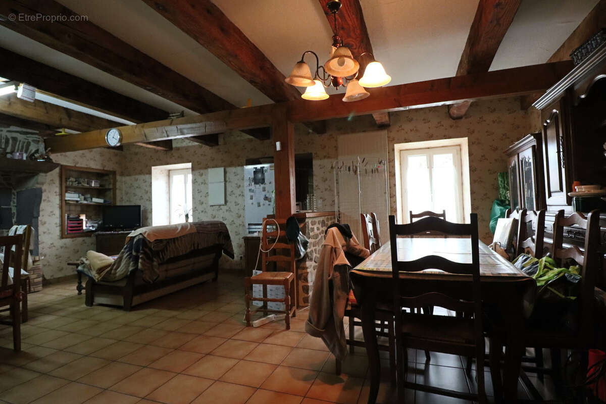 Maison à SAINT-SULPICE