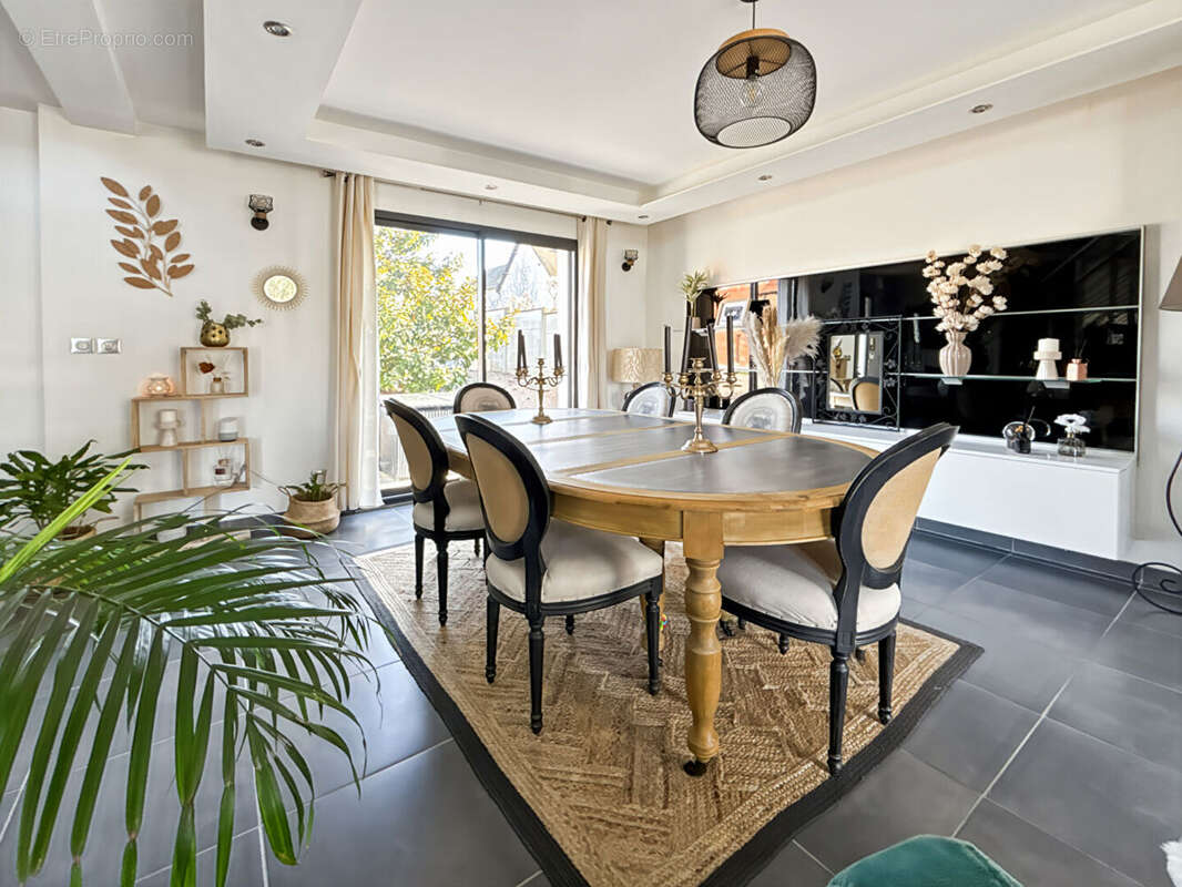 Maison à MENERVILLE