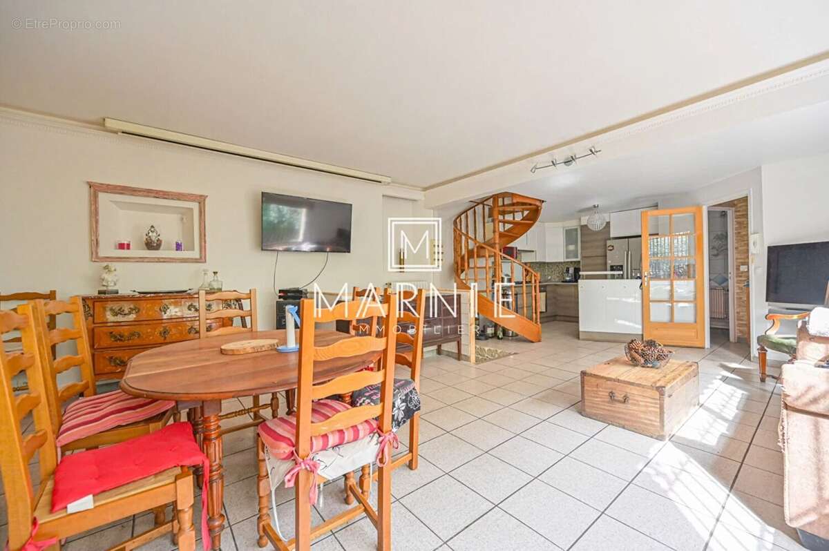 Maison à PARIS-18E