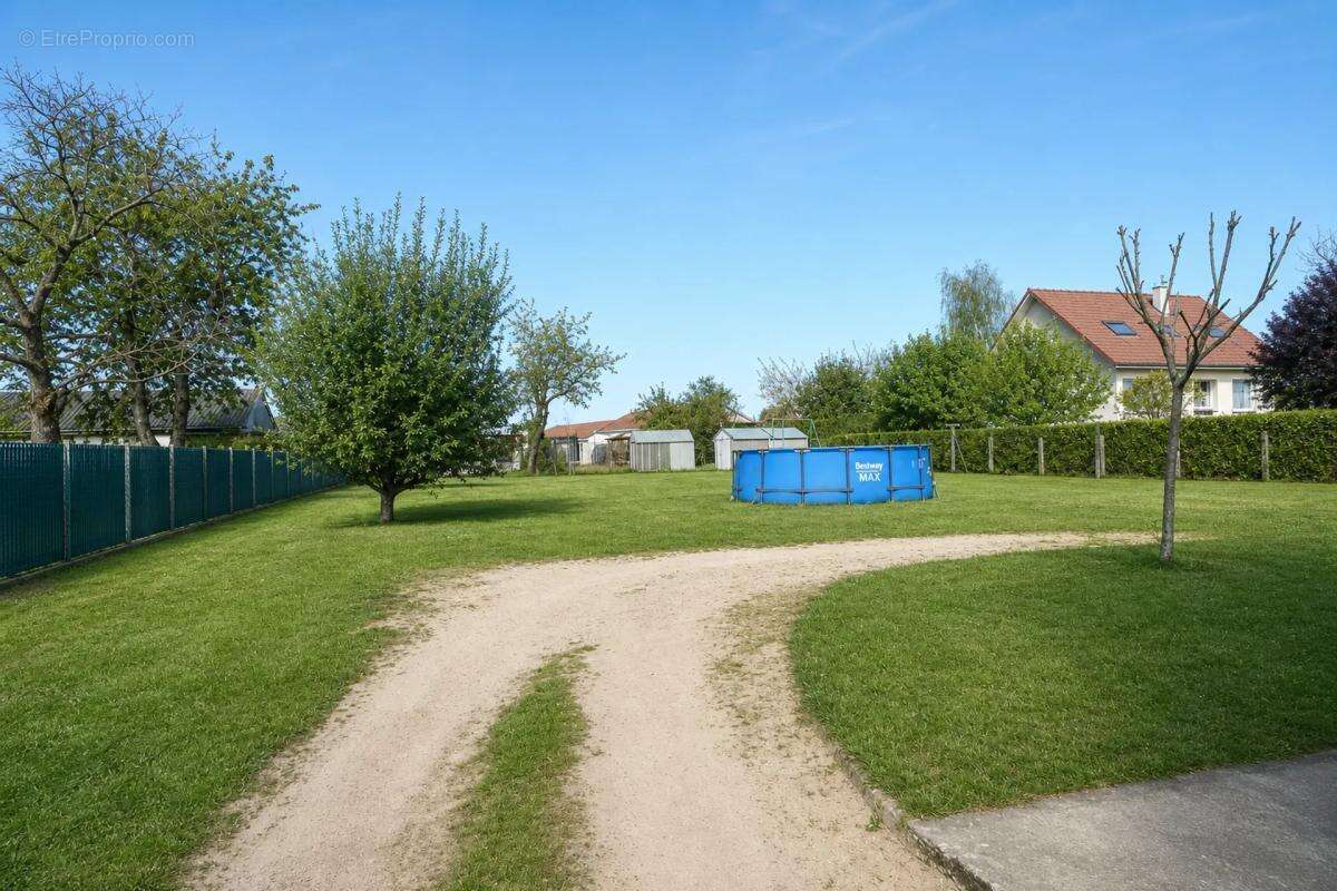 Maison louée 5 pièces avec grand jardin à Chaptelat - photo 11