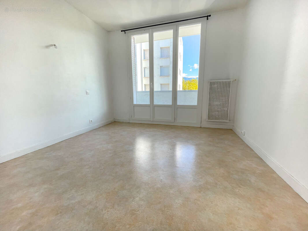 Appartement à LE PONT-DE-CLAIX