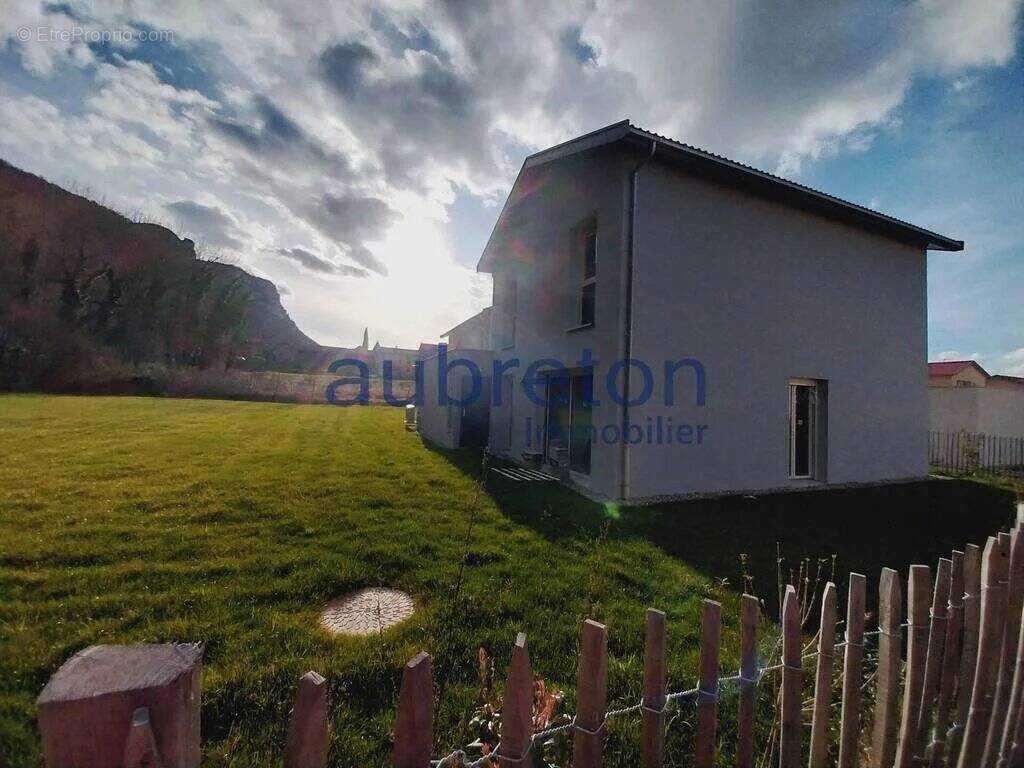 Maison à COGNIN-LES-GORGES