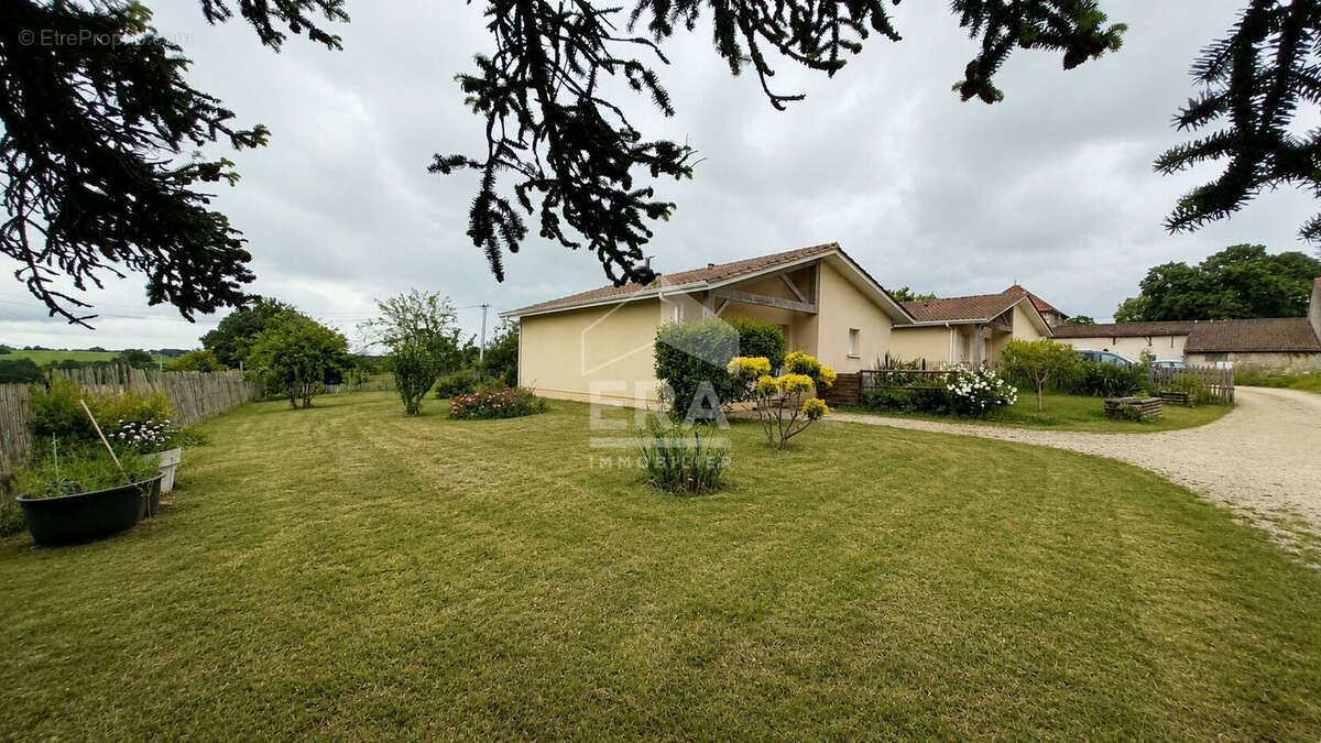 Maison à PESSAC-SUR-DORDOGNE