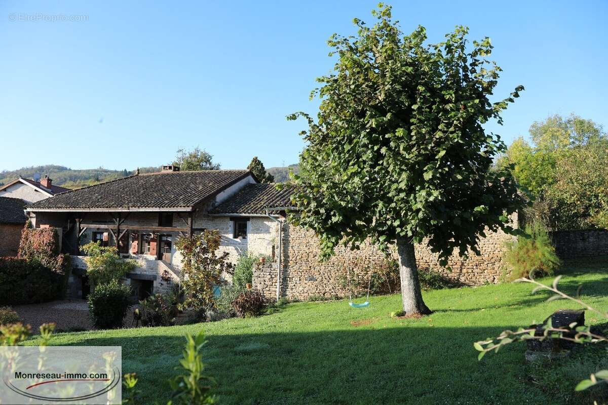 Maison à LA ROCHE-VINEUSE