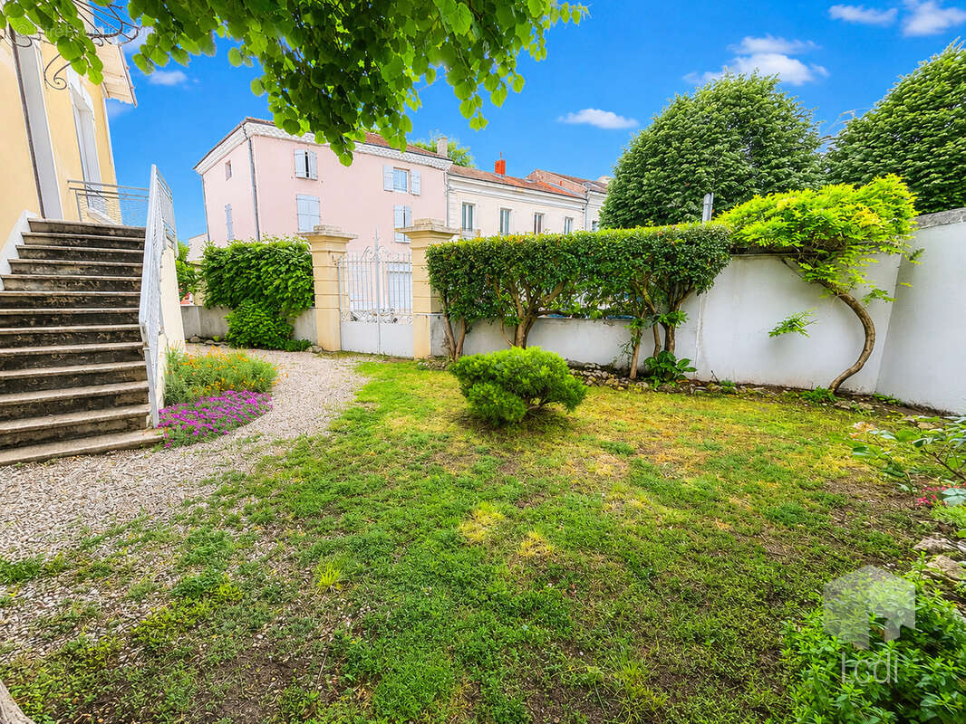 Maison à MONTELIMAR