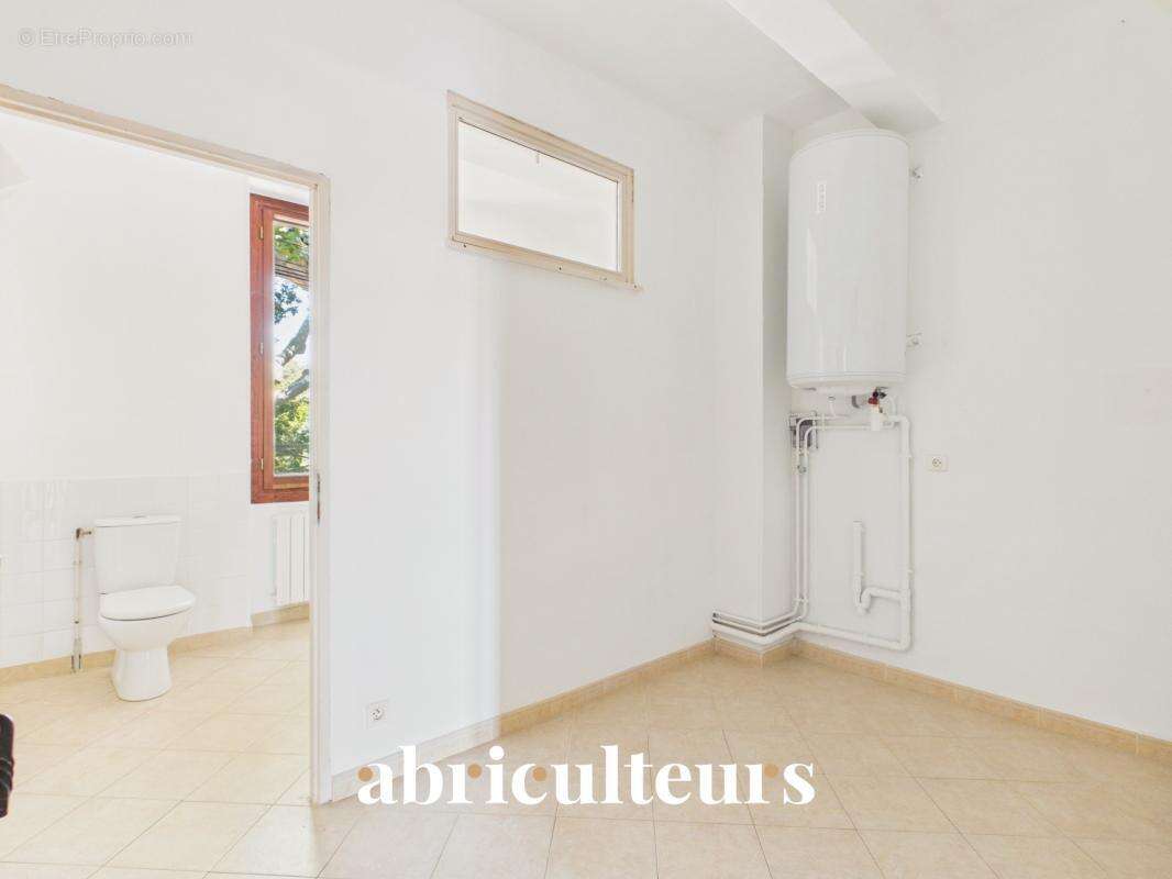 Maison de village avec jardin, garage, cave et grenier aménageable à Saint-Cannat - photo 11