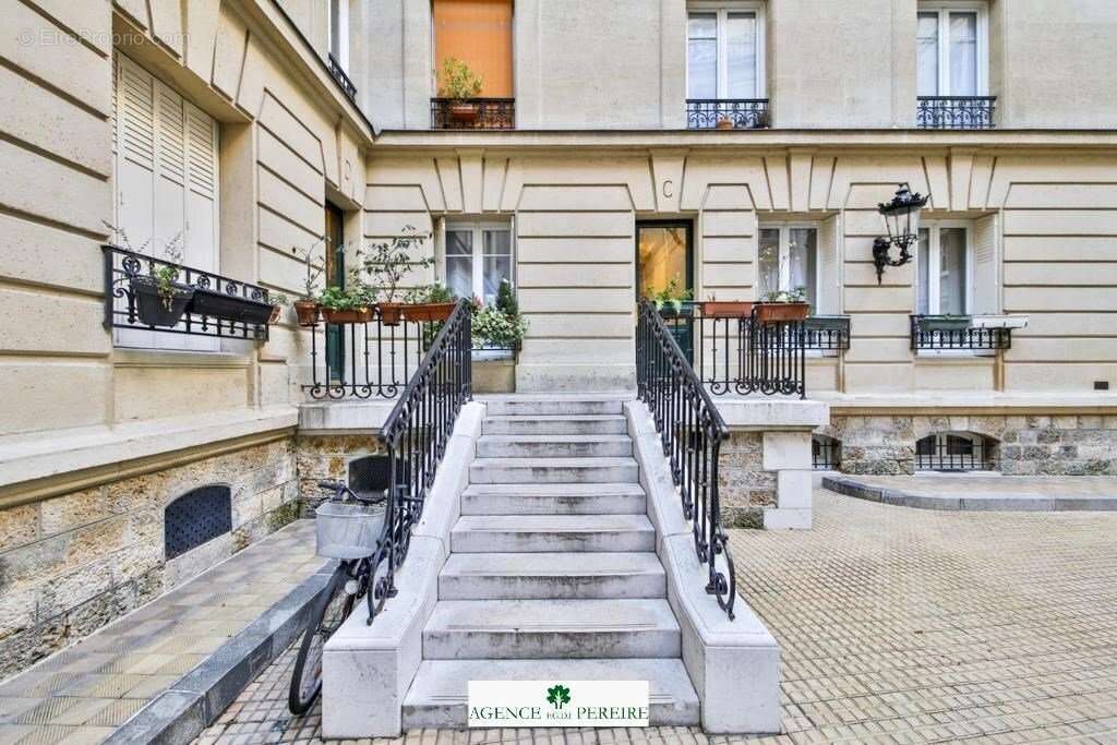 Appartement à PARIS-17E