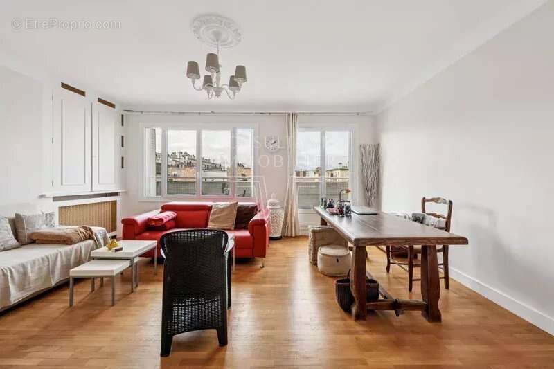 Appartement à PARIS-16E