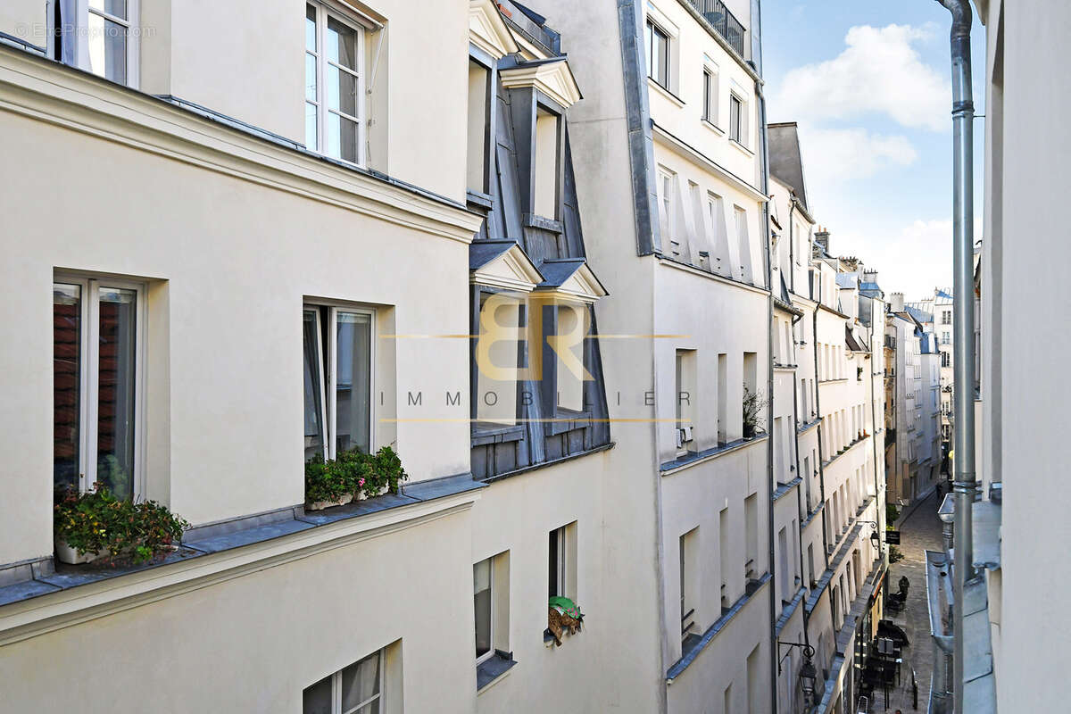 Appartement à PARIS-3E