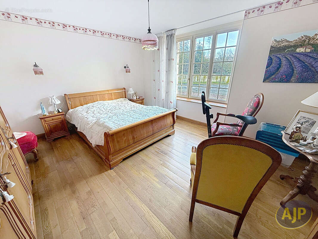 Maison à SAINT-MACAIRE-EN-MAUGES