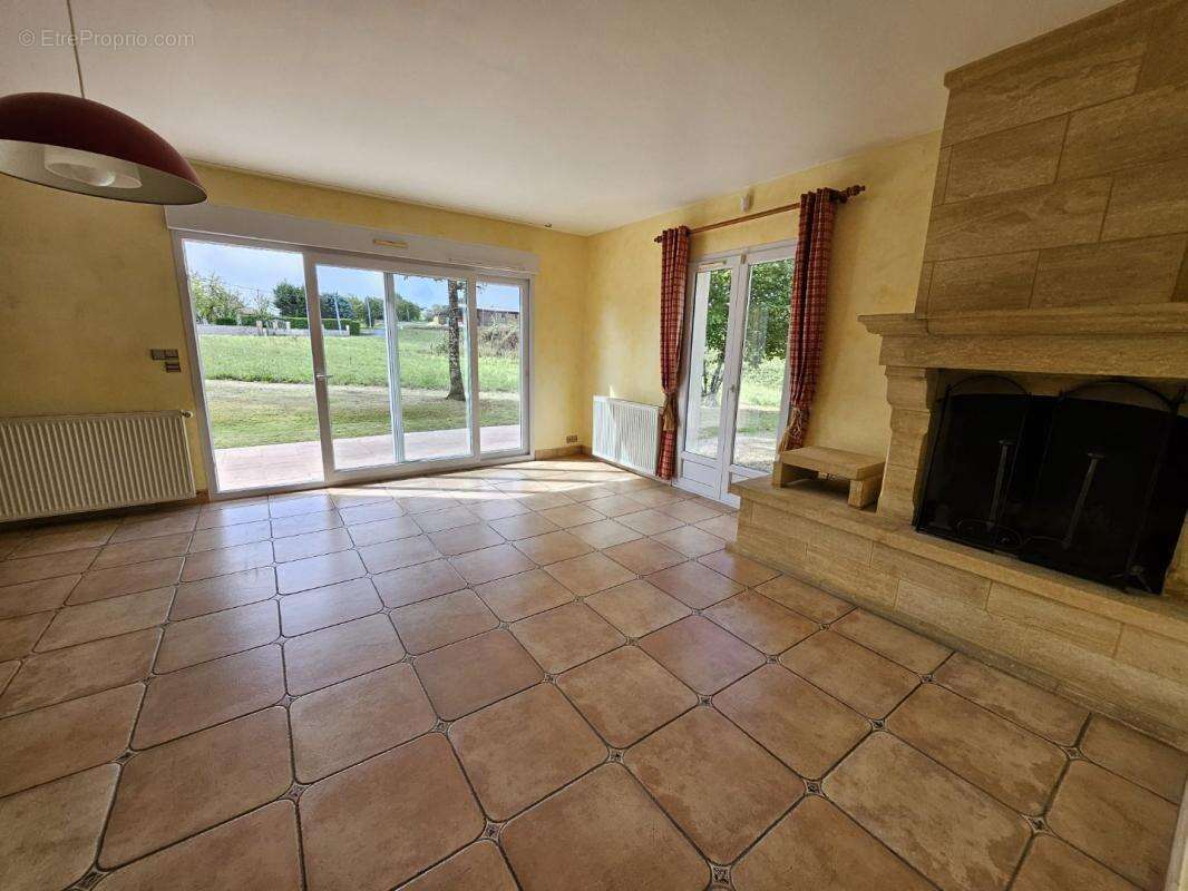 Maison à SAINT-LAURENT-SUR-MANOIRE